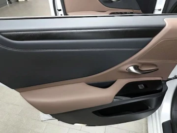2024 Lexus ES с пробегом 27 310 км