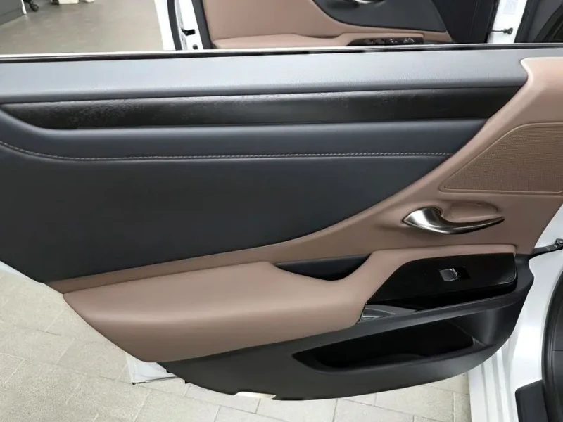 2024 Lexus ES с пробегом 27 310 км