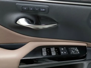 2024 Lexus ES с пробегом 27 310 км