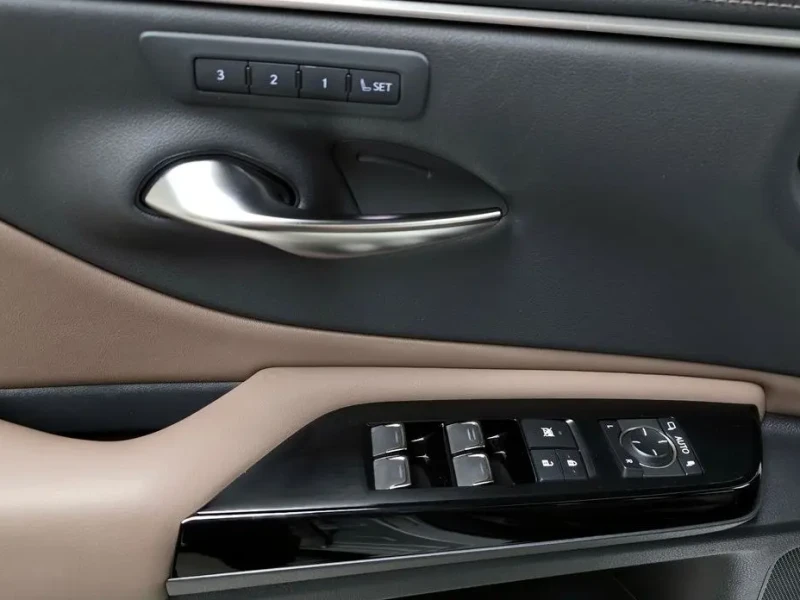 2024 Lexus ES с пробегом 27 310 км