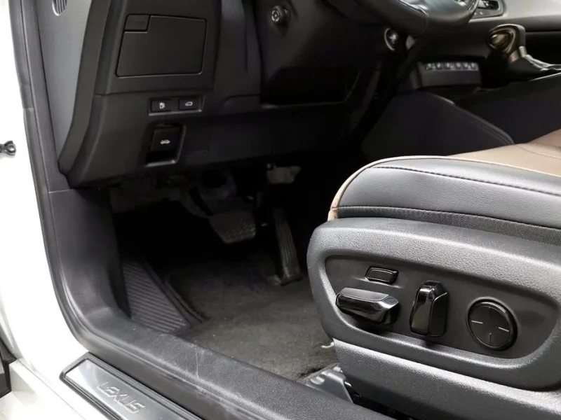 2024 Lexus ES с пробегом 27 310 км
