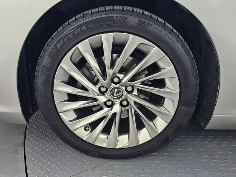 2018 Lexus ES с пробегом 78 733 км