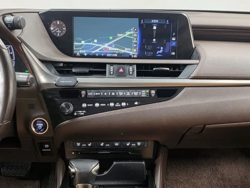 2018 Lexus ES с пробегом 123 352 км