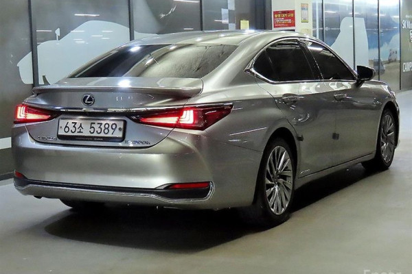 2019 Lexus ES с пробегом 131 044 км