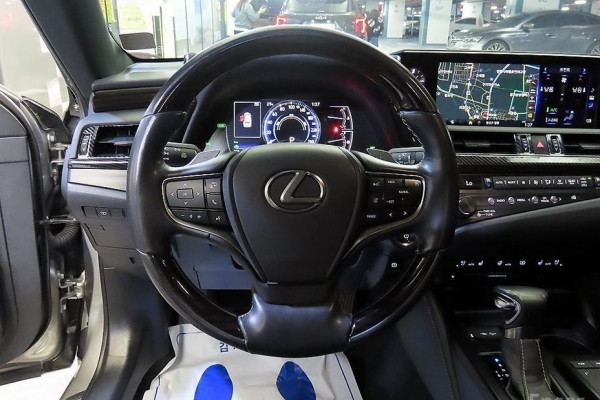 2019 Lexus ES с пробегом 131 044 км