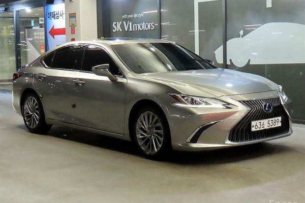 2019 Lexus ES с пробегом 131 044 км