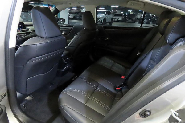 2019 Lexus ES с пробегом 131 044 км