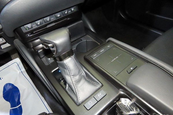 2019 Lexus ES с пробегом 131 044 км