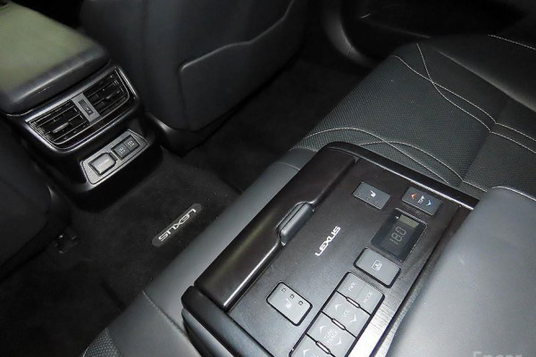 2019 Lexus ES с пробегом 131 044 км