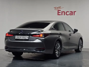 2020 Lexus ES с пробегом 48 477 км
