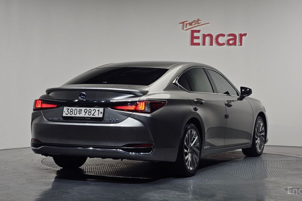 2020 Lexus ES с пробегом 48 477 км