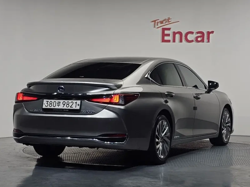 2020 Lexus ES с пробегом 48 477 км