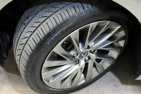 2019 Lexus ES с пробегом 131 044 км