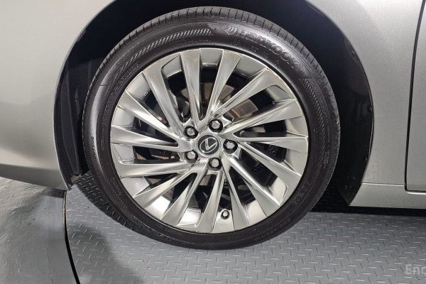 2020 Lexus ES с пробегом 48 477 км