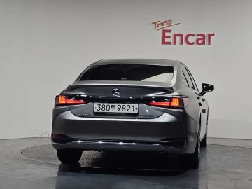 2020 Lexus ES с пробегом 48 477 км