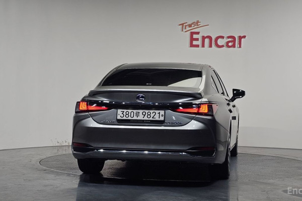 2020 Lexus ES с пробегом 48 477 км