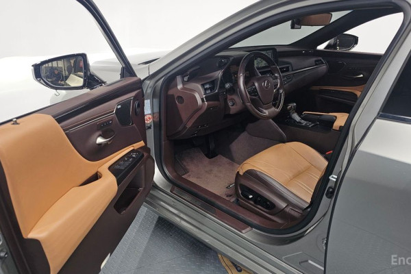 2020 Lexus ES с пробегом 48 477 км
