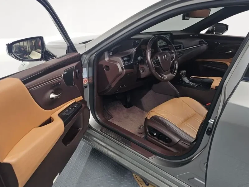 2020 Lexus ES с пробегом 48 477 км