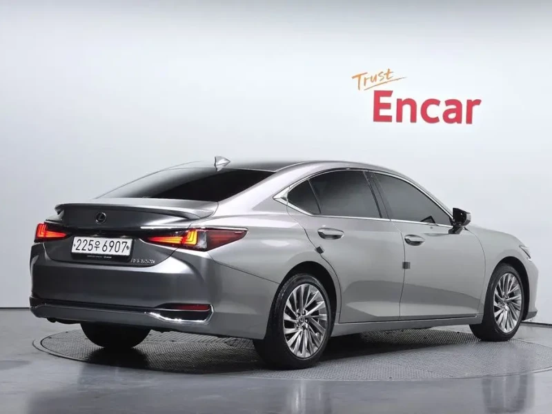 2023 Lexus ES с пробегом 50 154 км