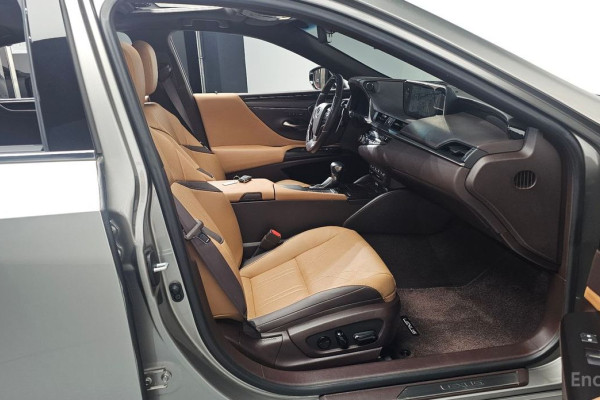 2020 Lexus ES с пробегом 48 477 км