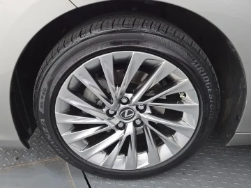 2023 Lexus ES с пробегом 50 154 км