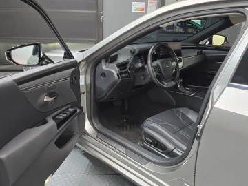 2023 Lexus ES с пробегом 50 154 км