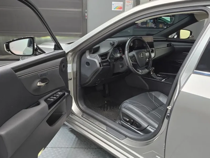 2023 Lexus ES с пробегом 50 154 км