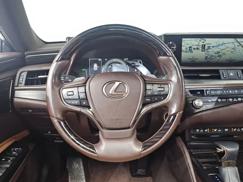 2020 Lexus ES с пробегом 48 477 км