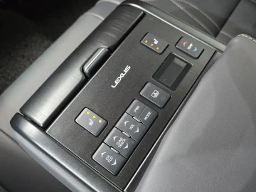 2023 Lexus ES с пробегом 50 154 км