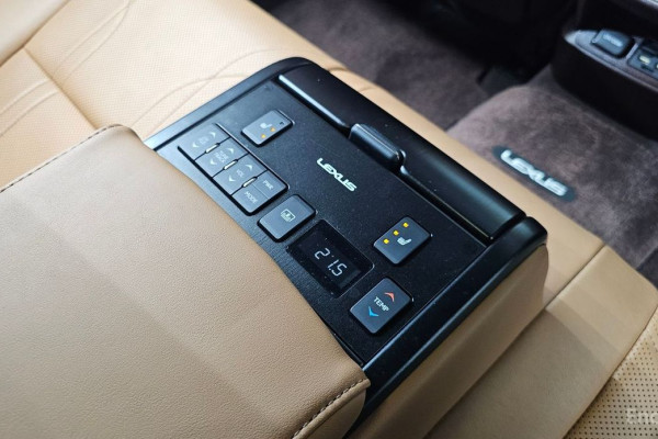 2020 Lexus ES с пробегом 48 477 км