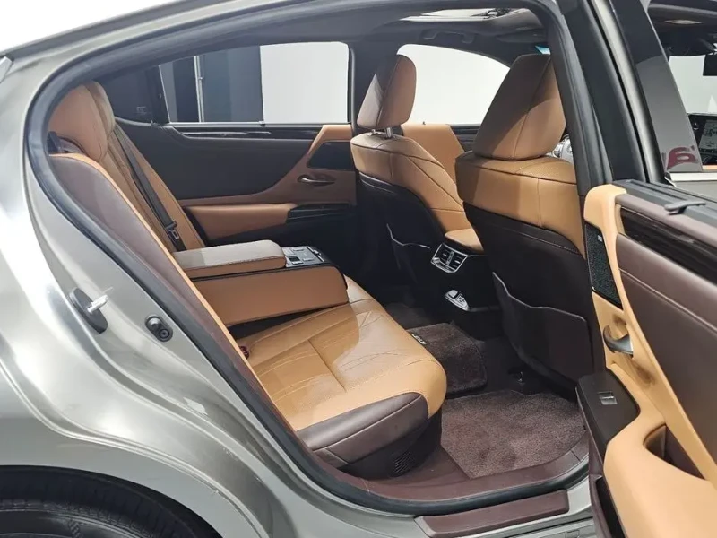 2020 Lexus ES с пробегом 48 477 км