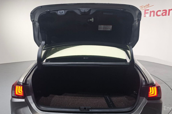 2020 Lexus ES с пробегом 48 477 км