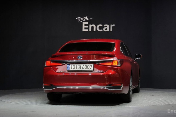 2018 Lexus ES с пробегом 122 348 км