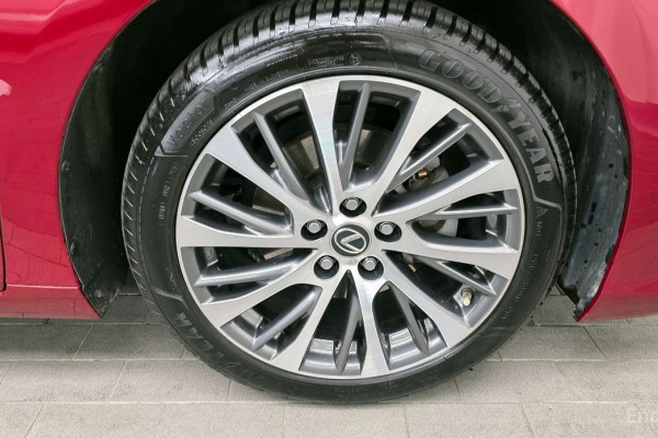 2018 Lexus ES с пробегом 122 348 км