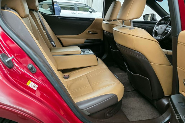 2018 Lexus ES с пробегом 122 348 км