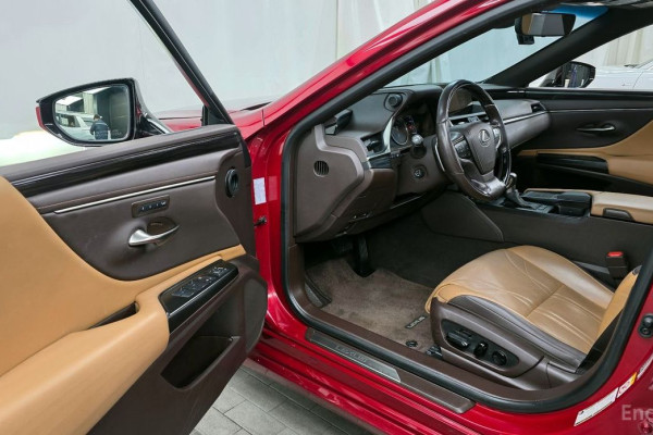 2018 Lexus ES с пробегом 122 348 км