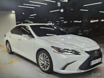 2024 Lexus ES с пробегом 18 418 км