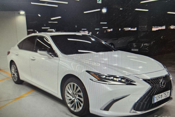 2024 Lexus ES с пробегом 18 418 км