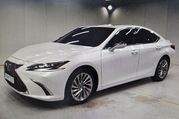 2024 Lexus ES с пробегом 18 418 км