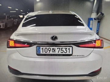 2024 Lexus ES с пробегом 18 418 км