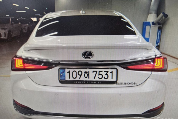 2024 Lexus ES с пробегом 18 418 км