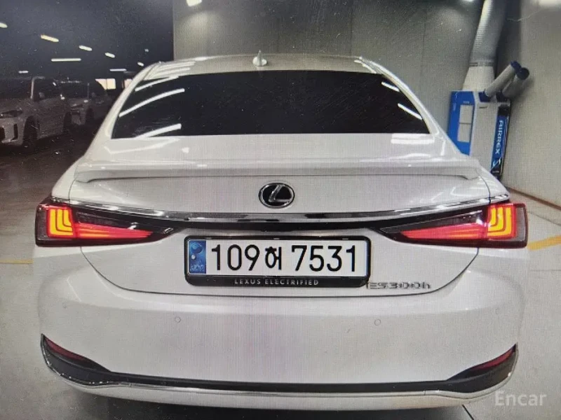 2024 Lexus ES с пробегом 18 418 км