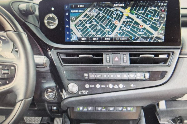 2024 Lexus ES с пробегом 18 418 км