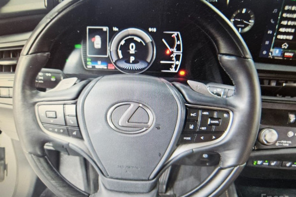 2024 Lexus ES с пробегом 18 418 км