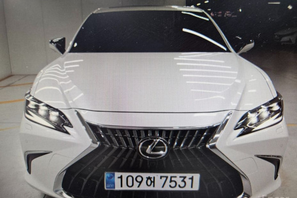 2024 Lexus ES с пробегом 18 418 км