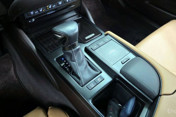 2019 Lexus ES с пробегом 139 807 км