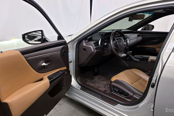 2019 Lexus ES с пробегом 139 807 км