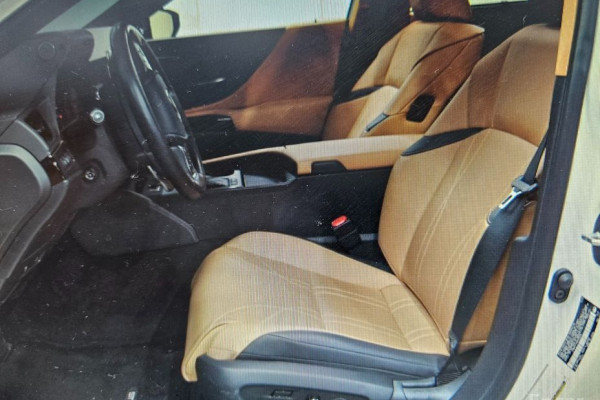 2024 Lexus ES с пробегом 18 418 км