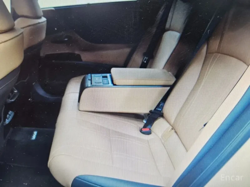 2024 Lexus ES с пробегом 18 418 км