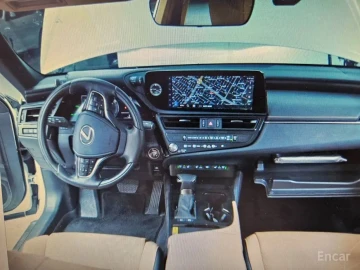 2024 Lexus ES с пробегом 18 418 км